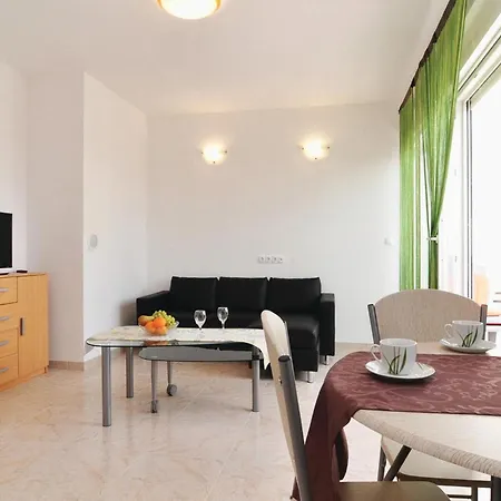 In With Swimming Pool Apartman *