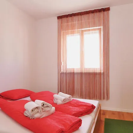 In With Swimming Pool Apartman