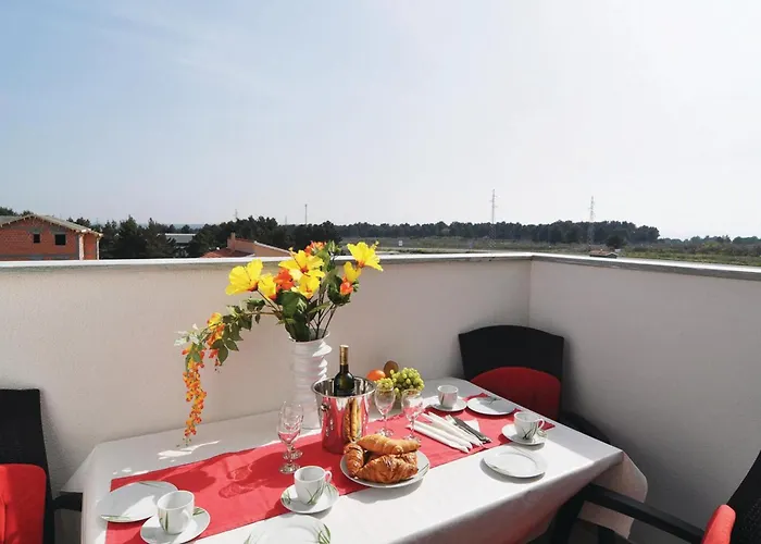 Apartman In With Swimming Pool Nin