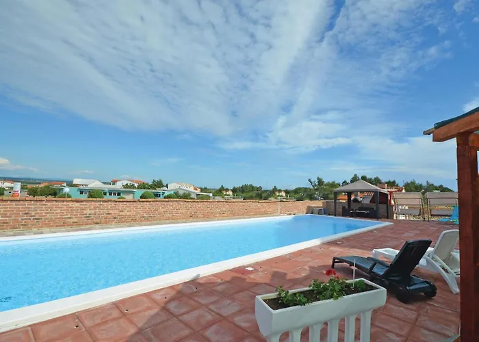 In With Swimming Pool Apartman