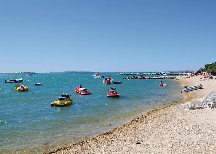 In With Swimming Pool Apartman Nin