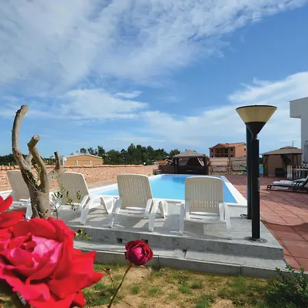 In With Swimming Pool Апартаменты *