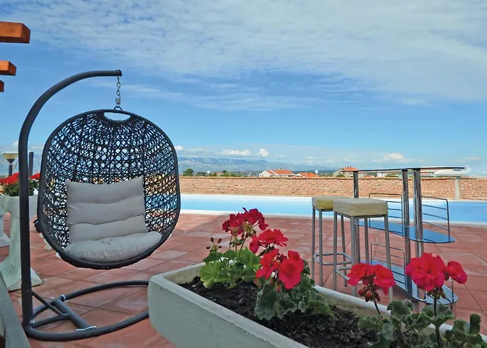 Апартаменты In With Swimming Pool Нин