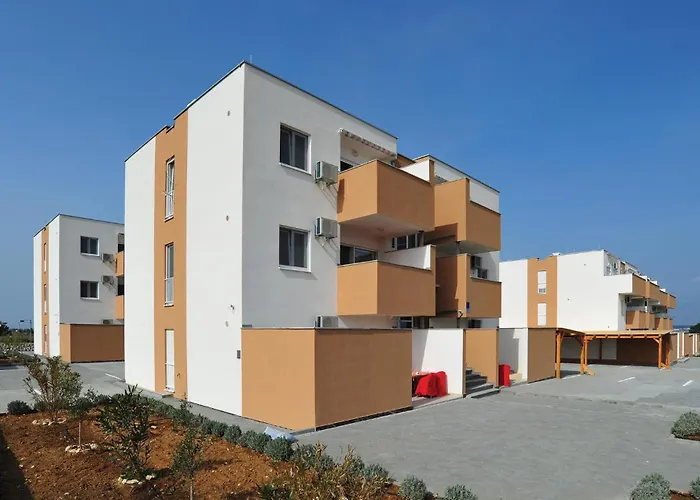 In With Swimming Pool *