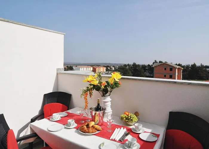 In With Swimming Pool * Нин